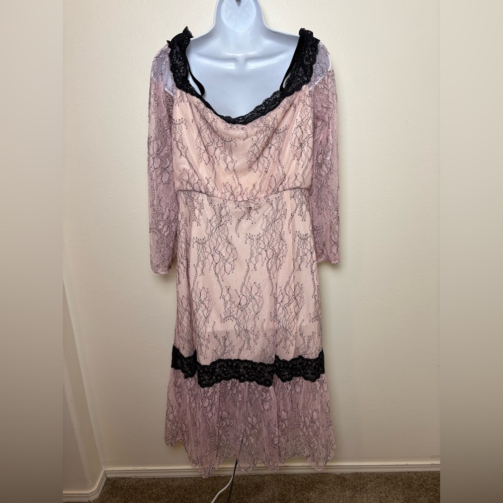 AVEC LES FILLES Women's Cold-shoulder Lace Velvet Strap Midi Dress 12 - Picture 5 of 7